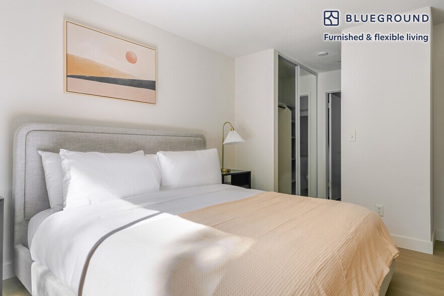 Building Photo - 1600 Villa St