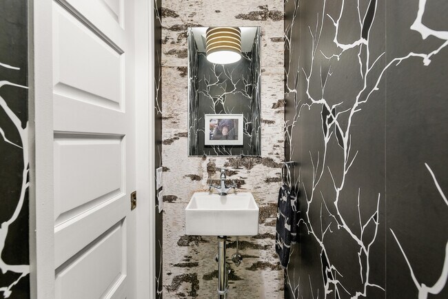 Building Photo - 122 Eastwood Rd