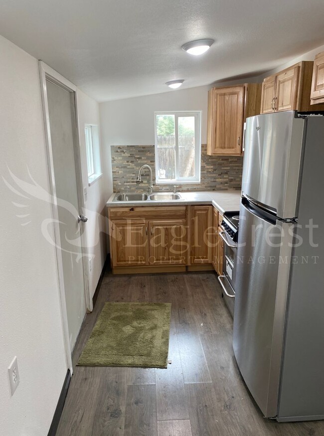Building Photo - One Bedroom Cottage