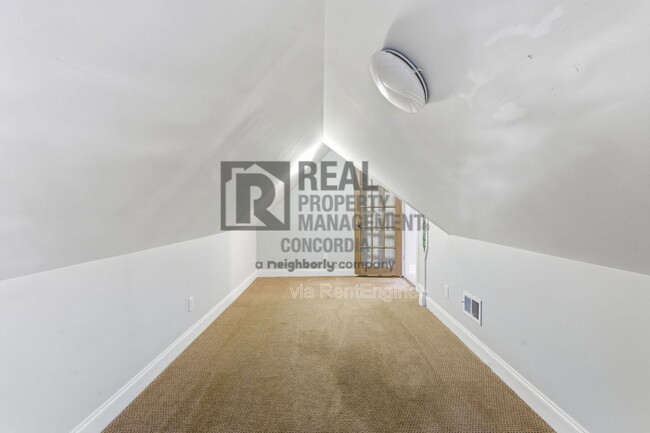 Building Photo - 1208 Woodland St