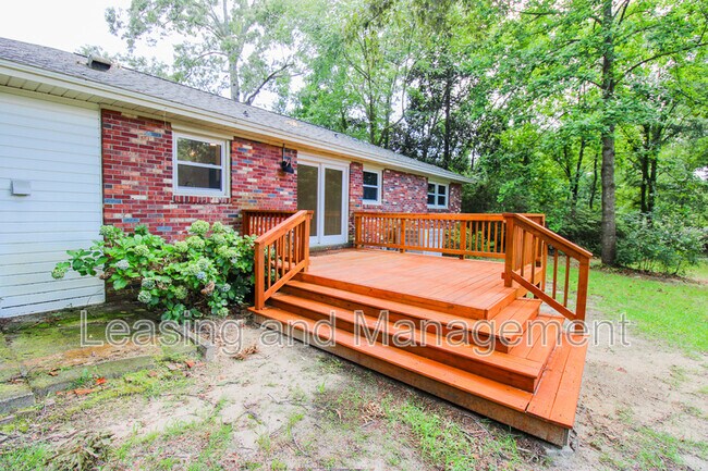 Building Photo - 927 Holly Ct