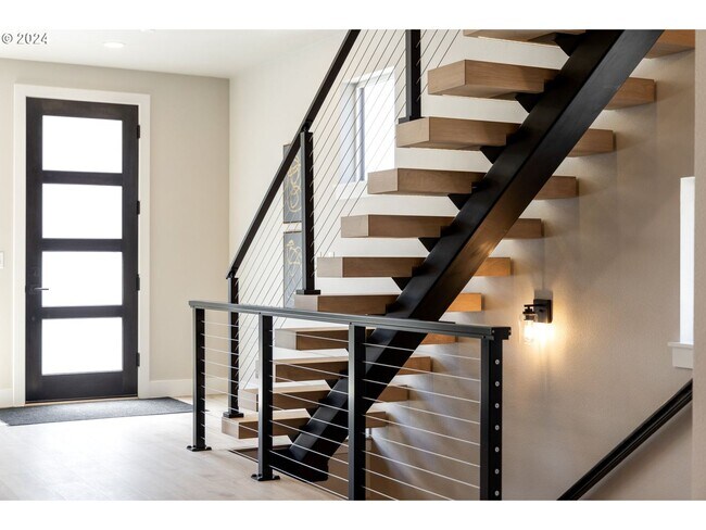 Building Photo - 617 SW Lobelia St