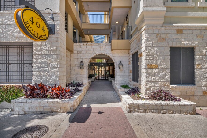 Building Photo - 404 Rio Grande