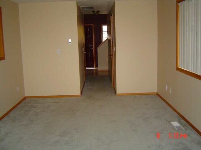 Building Photo - 3935 SW Pinewood Way