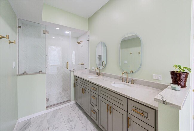 Building Photo - 7530 Del Monte Dr