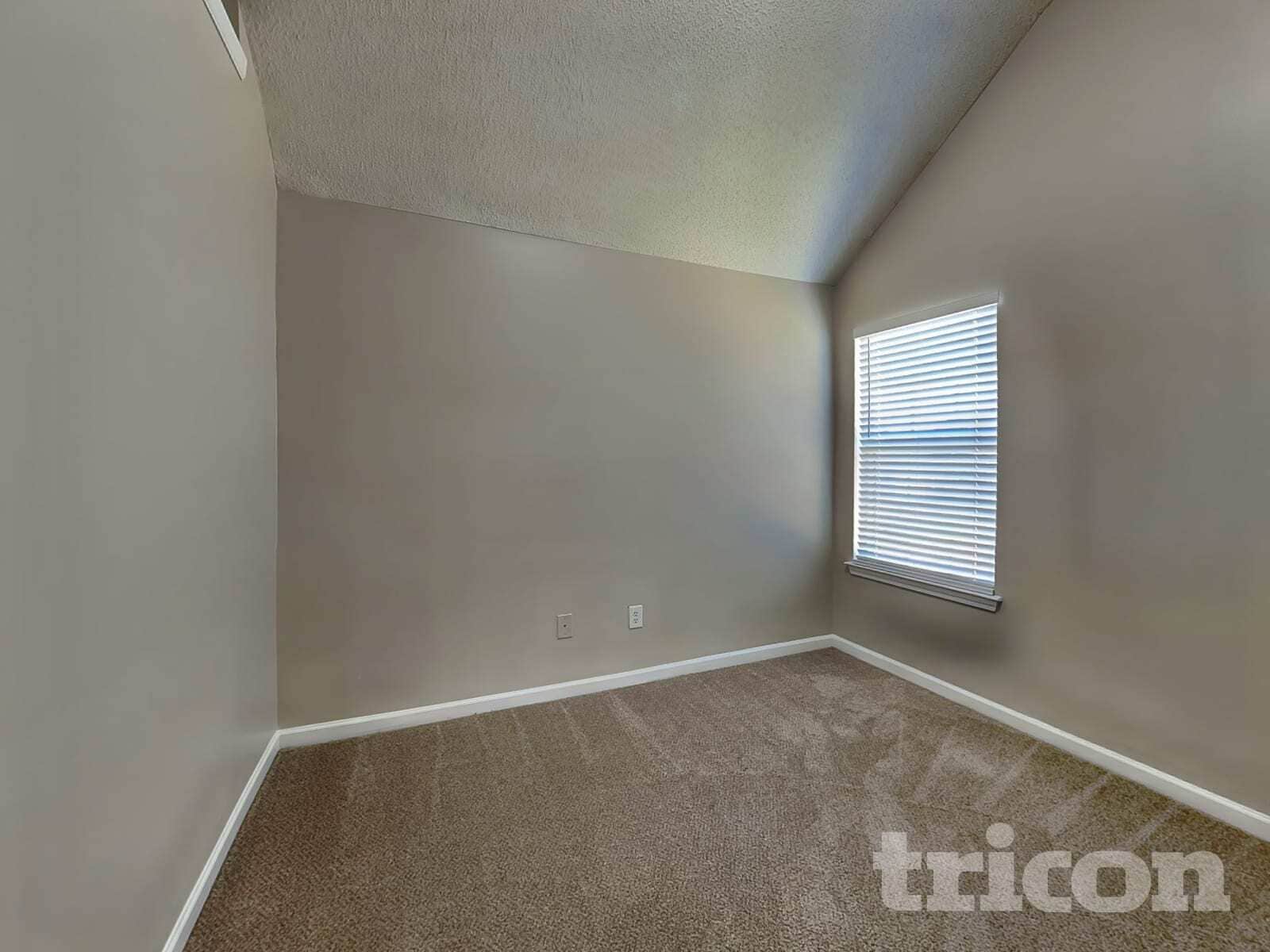 Building Photo - 2135 Mulberry Ln