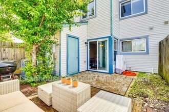 Building Photo - 749 Quesnel Dr