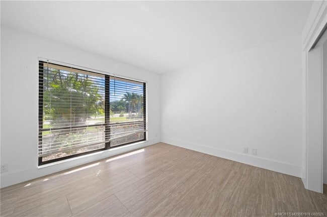 Building Photo - 2284 SW Spoonbill Dr