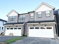 Building Photo - 224 Lilac St