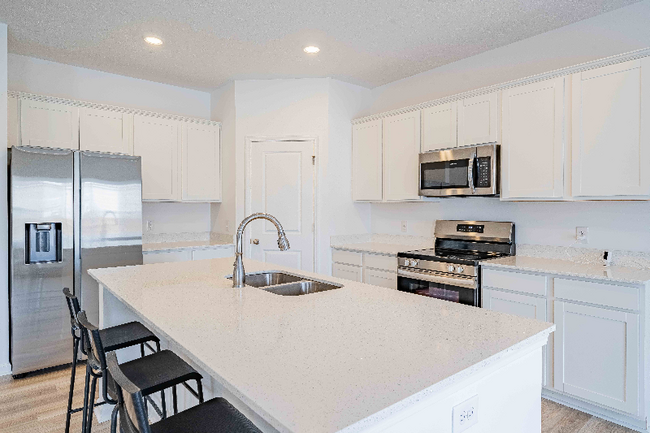 Building Photo - 824 Oyster Bay Dr