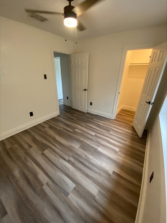 Building Photo - 702 Spring Hollow Dr