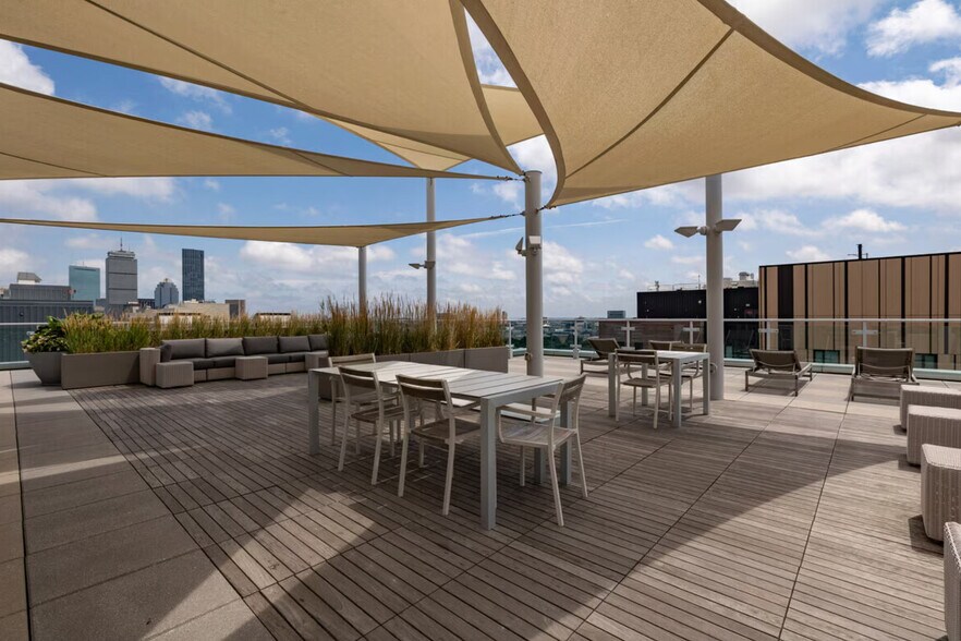 Building Photo - 1335 Boylston St