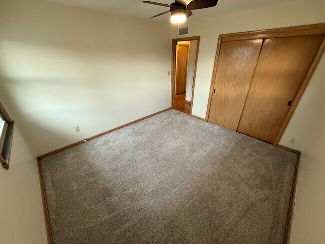 Building Photo - 5295 N Mohawk Ave