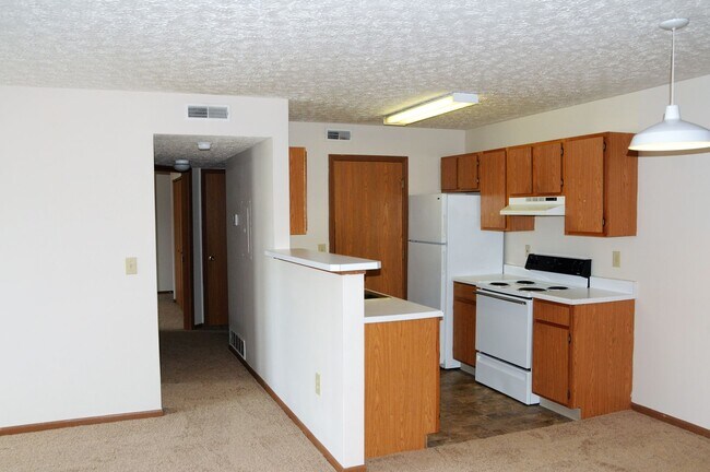 Building Photo - 5561 Cedar Springs