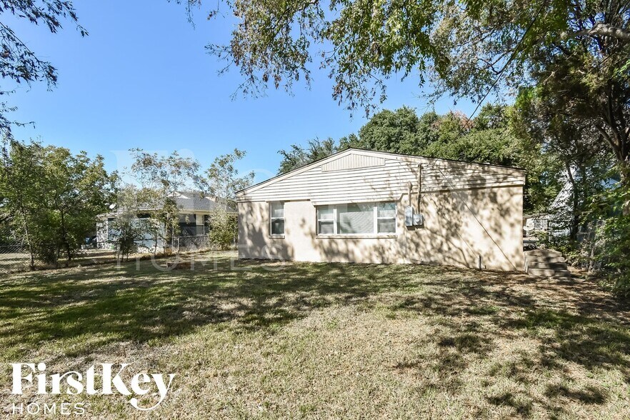 Building Photo - 2502 Costa Mesa Dr