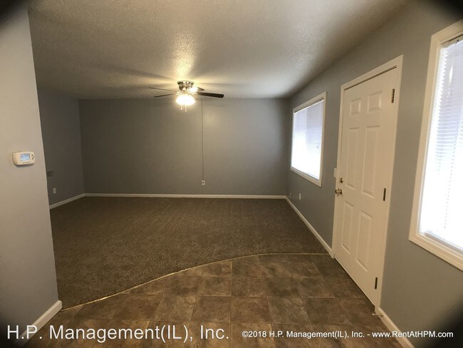 Building Photo - 1144 University Dr