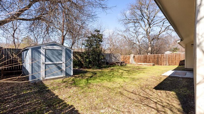 Building Photo - 1618 Chippeway Ln