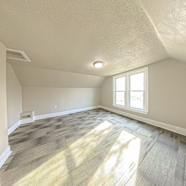 Building Photo - Newly remodeled 3 bedroom 2 bathroom home-Located in Jefferson