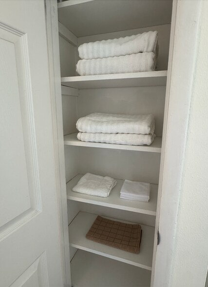 Building Photo - 7370 Utica St