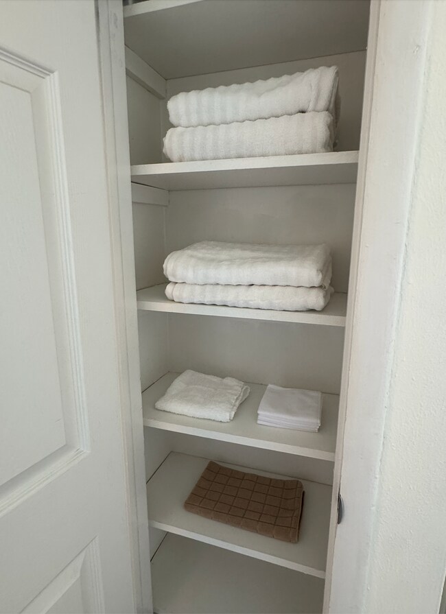 Building Photo - 7370 Utica St