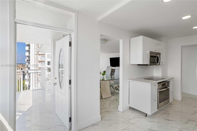 Building Photo - 18051 Biscayne Blvd