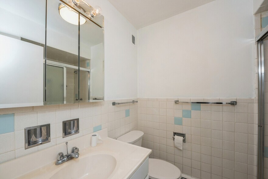 Building Photo - 8640 Skokie Blvd