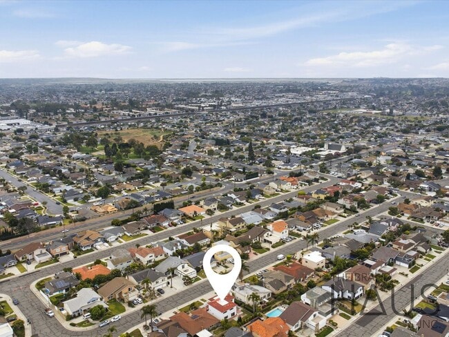 Building Photo - Newly Remodeled Huntington Beach Home with Brand-New AC & Premium Finishes