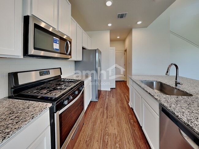 Building Photo - 2734 Lillybrook Ln