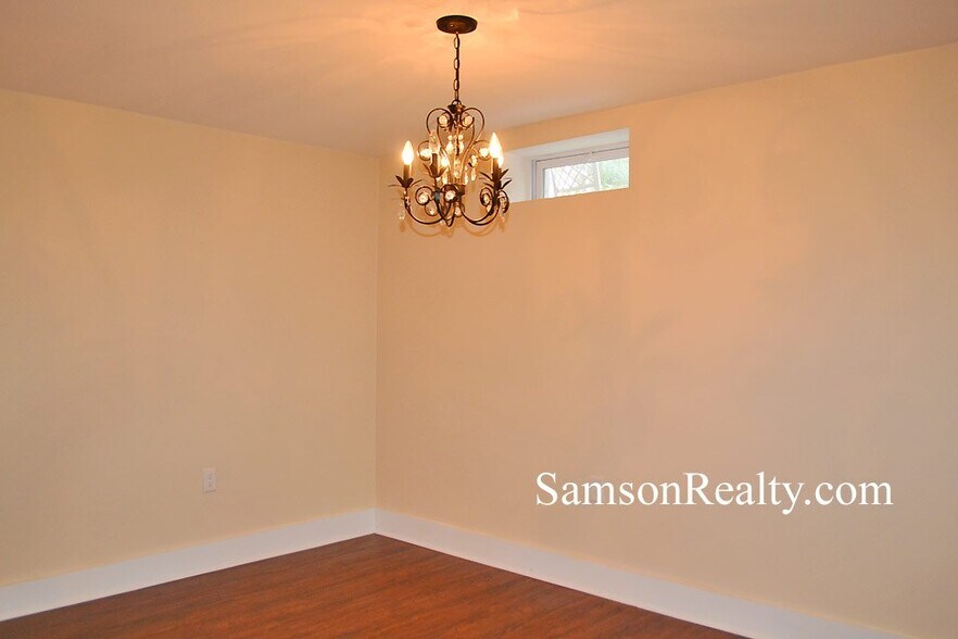Building Photo - 497 Oaklawn Ave