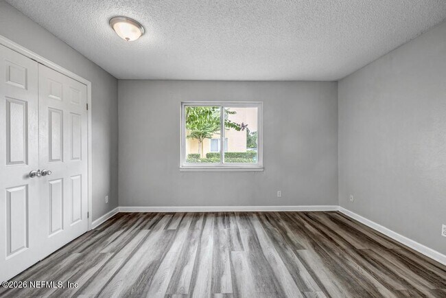 Building Photo - 3906 Mission Dr