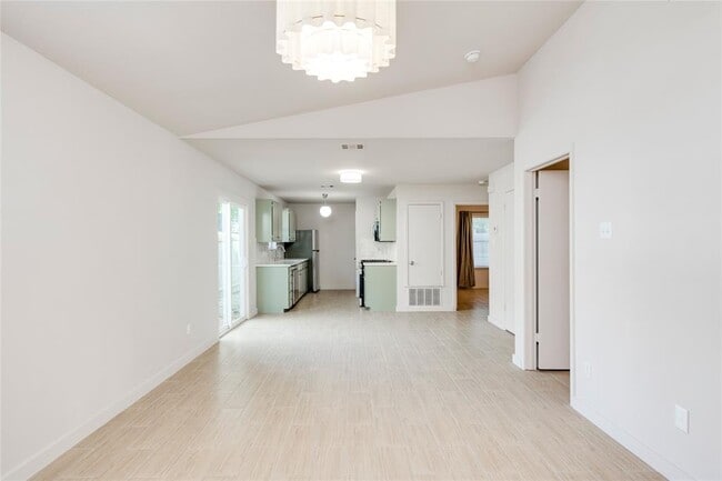 Building Photo - 8110 Willet Trail