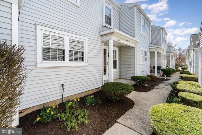 Building Photo - 407 Cambridge Ct