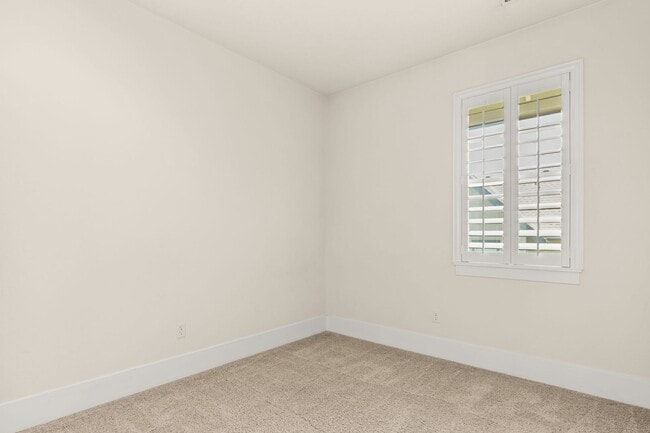 Building Photo - Must See! Luxury Townhome in West Sylvan Hills - Clubhouse/Pool/Garage!