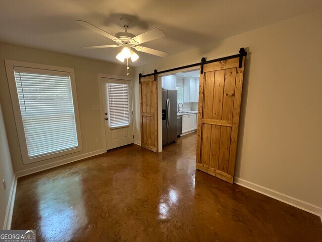 Building Photo - 1112 3rd St