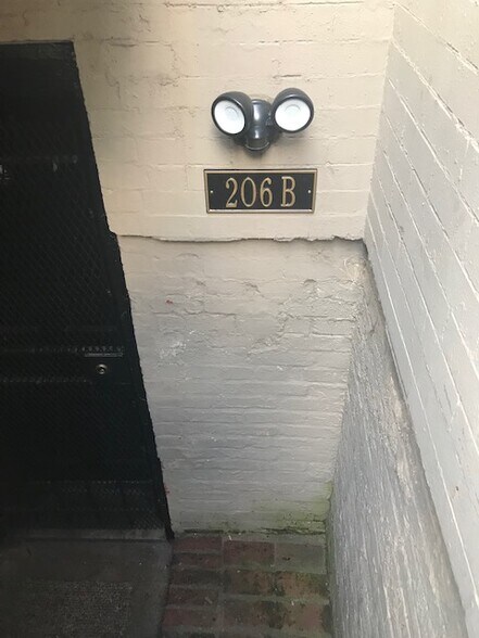 Apartment Exterior - 206 E St NE