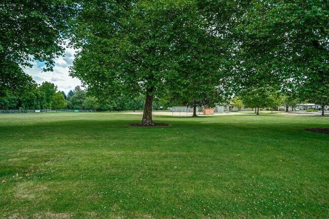 Building Photo - Updated 2 Bedroom 1 bath duplex in NW Corvallis!