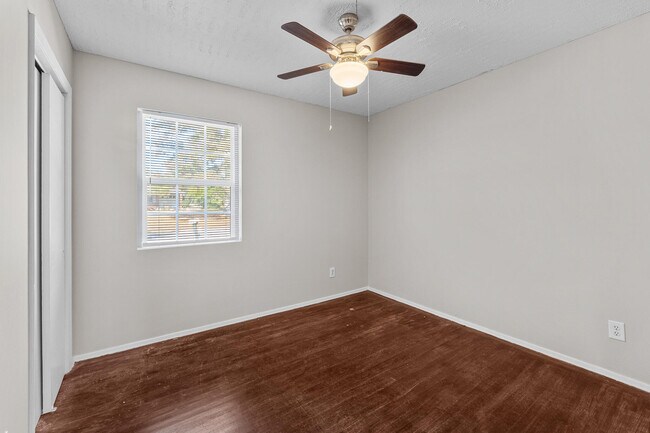 Building Photo - 2021 Fernwood Cir