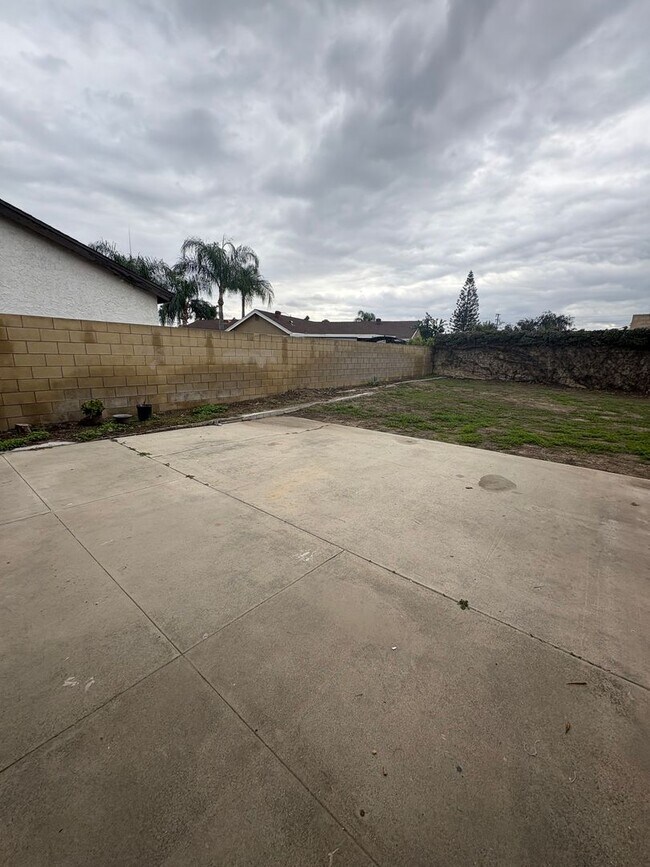 Building Photo - Don't miss out on this single story in Ontario- completely remodeled!