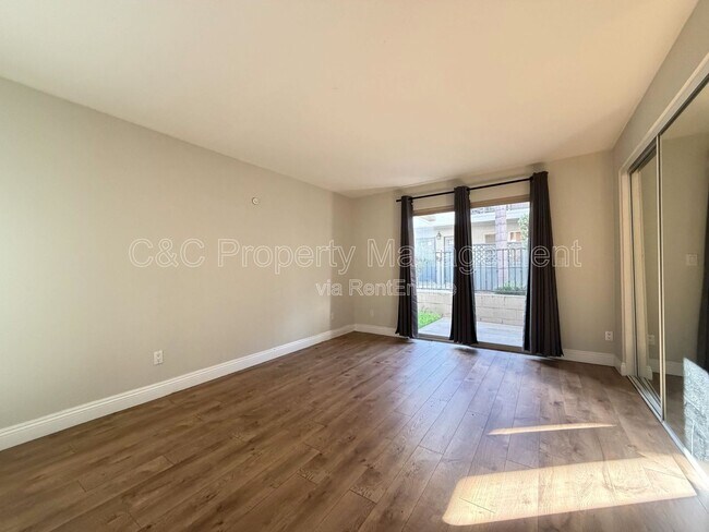 Building Photo - 1045 Peach Ave