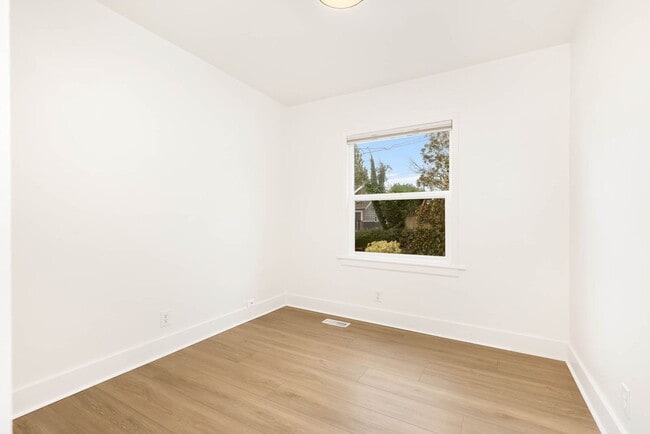 Building Photo - 2614 E Olive St