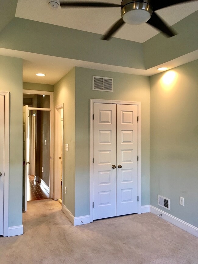 Building Photo - Charming 2 Bedroom/3 Bathroom Townhome w/ Den and In-Unit Laundry in Locust Point, MD! - Parking ...