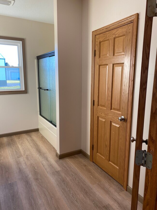 Building Photo - 105 Wapak St