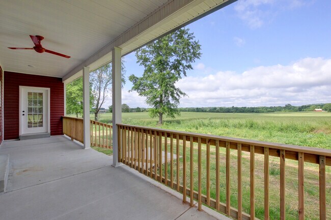 Building Photo - 135 Riverbend Dr