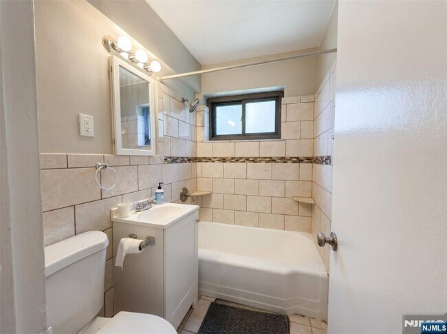 Building Photo - 3021 Edwin Ave