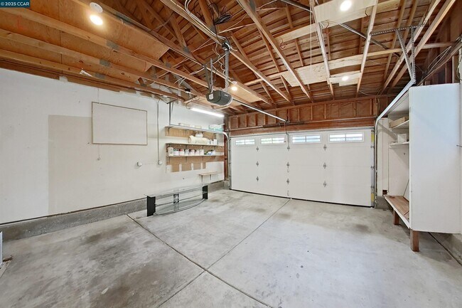 Building Photo - 33 Leeds Ct E