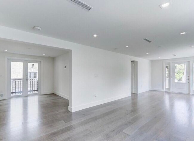 Building Photo - 833 Ardmore Rd