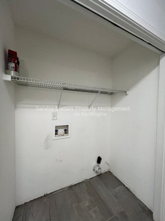 Building Photo - 2017 Coral Creek Dr