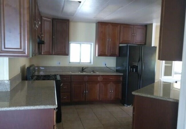 Building Photo - 3 Bed / 2 Bath Manufactured Home in Hemet!
