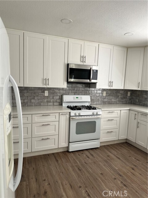 Building Photo - 8941 Carnation Dr