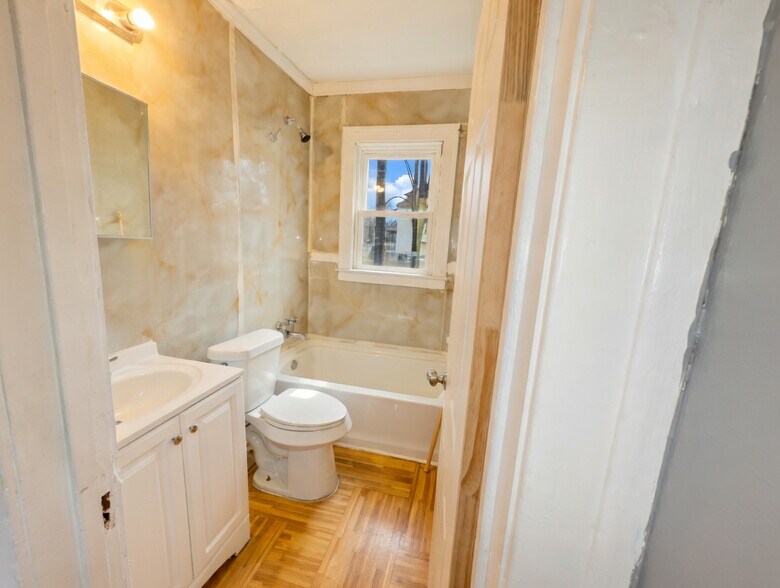 Building Photo - 4666 Lillibridge St